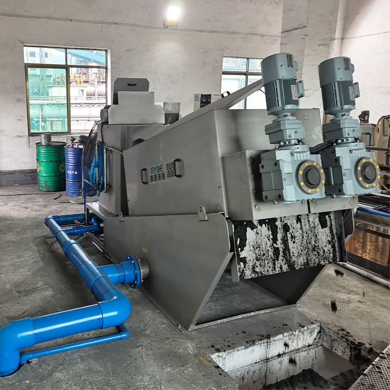 RDL252 Type Small Vehicular Hennery Wastewater Poulty Sludge Thickening And Dewatering System Screw Type Sludge Dehydrator
